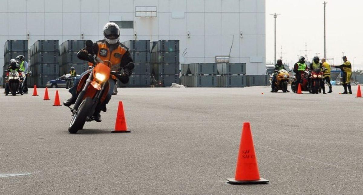 سخنگوی دولت: امکان دریافت گواهینامه موتورسیکلت برای نوجوانان ۱۶ ساله فراهم شد