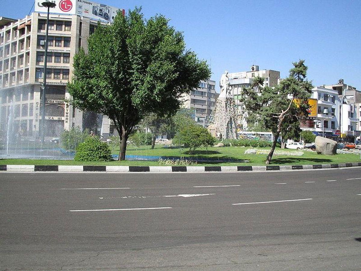 تصویری از میدان فردوسی که هرگز ندیده‌اید| ۶۶ سال پیش در قلب اقتصادی تهران چه خبر بوده است؟